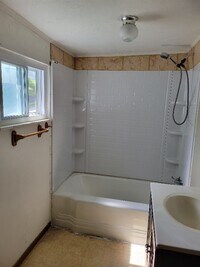 Building Photo - 912 Hancock Ave