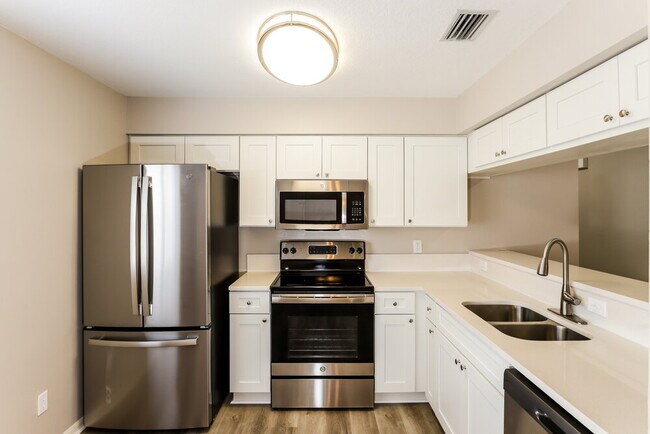 Building Photo - 9804 N Connechusett Rd