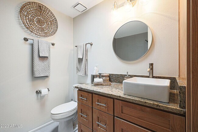 Building Photo - 421 Lila Cir