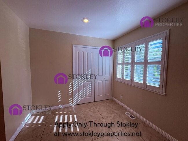 Building Photo - 323 Thistle Cir