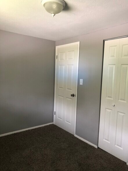 Building Photo - 4692 E 173rd St