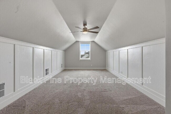 Building Photo - 3761 W Renhold Dr