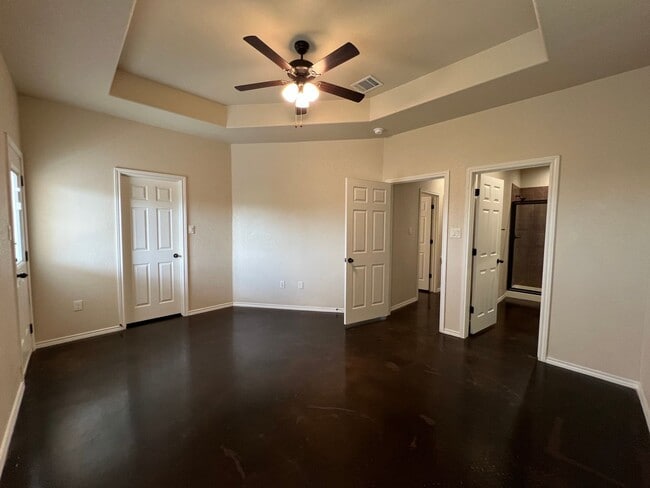 Building Photo - Luxury 3/2 duplex in NBTX