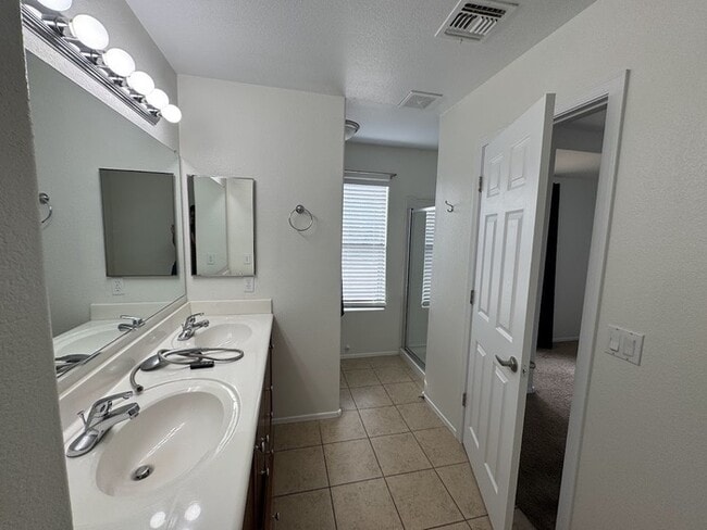 Building Photo - Queen Creek 3br House