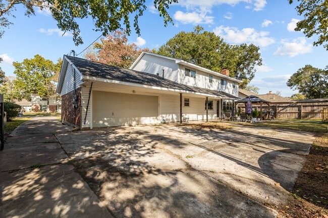 Building Photo - 326 Bayou View Dr