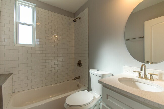 Building Photo - 2117 W 18th St