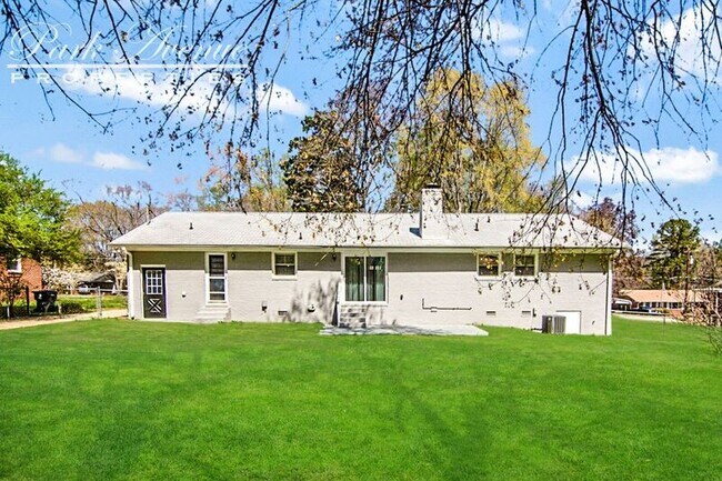 Building Photo - 232 Sandlewood Dr
