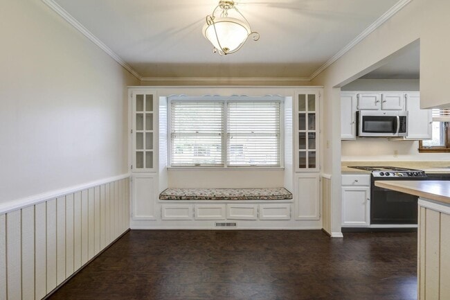 Building Photo - Split-Level Home With Fenced Yard In Quiet Residential Area