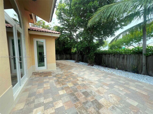 Building Photo - 16020 SW 91st Ct