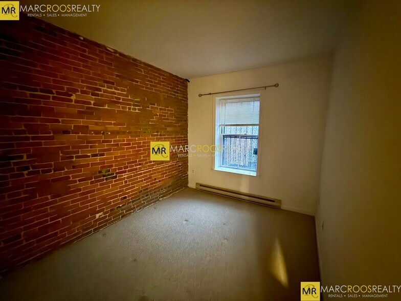 Building Photo - 1688 Washington St