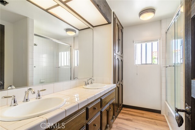 Building Photo - 313 Diamond