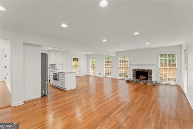 Building Photo - 4540 Club Valley Dr NE