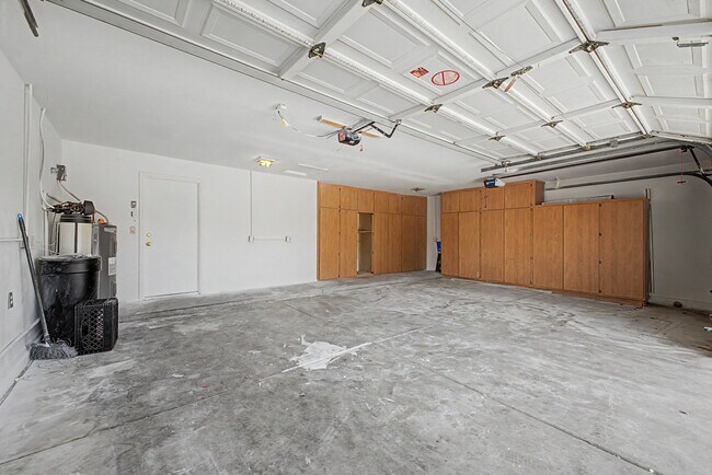 Building Photo - 3103 N Meadow Ln