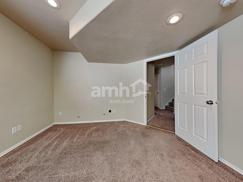 Building Photo - 11963 S Powder Cv