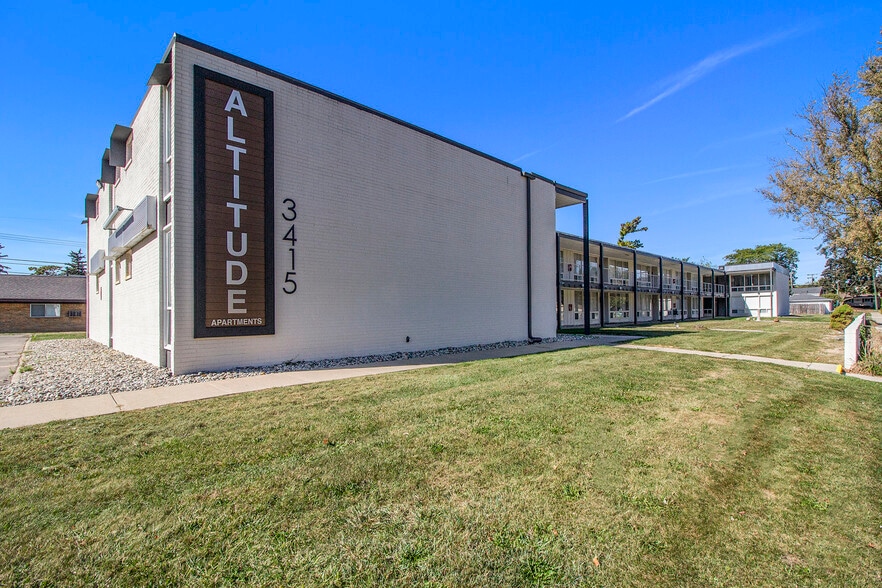 Building Photo - Altitude Apartments East