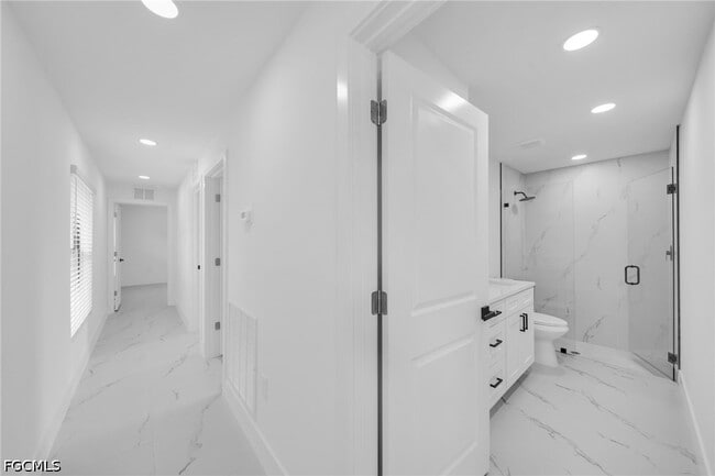 Building Photo - 4984 Fairway Ct