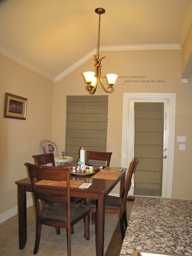Building Photo - Savannah Place Beauty