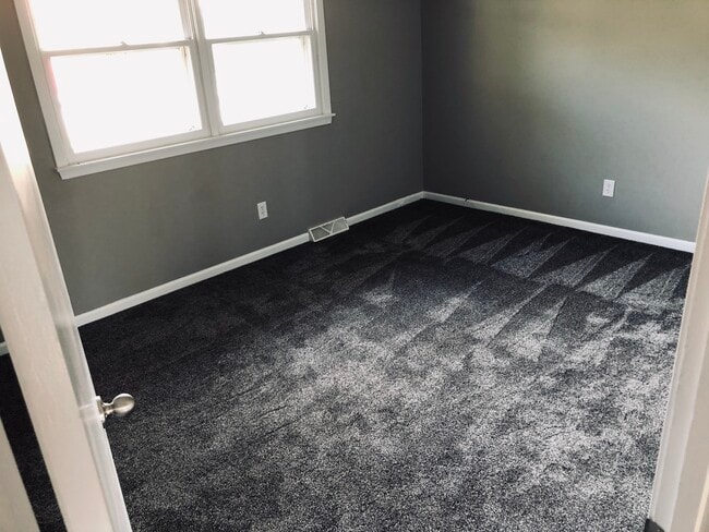 Building Photo - 8313 S 38th St