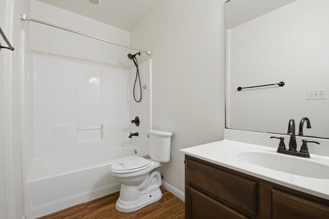 Building Photo - 302 W San Antonio St