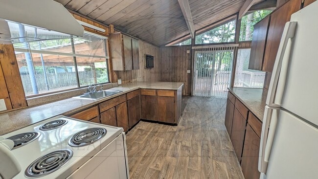 Building Photo - 2 bedroom 2 bath single level home