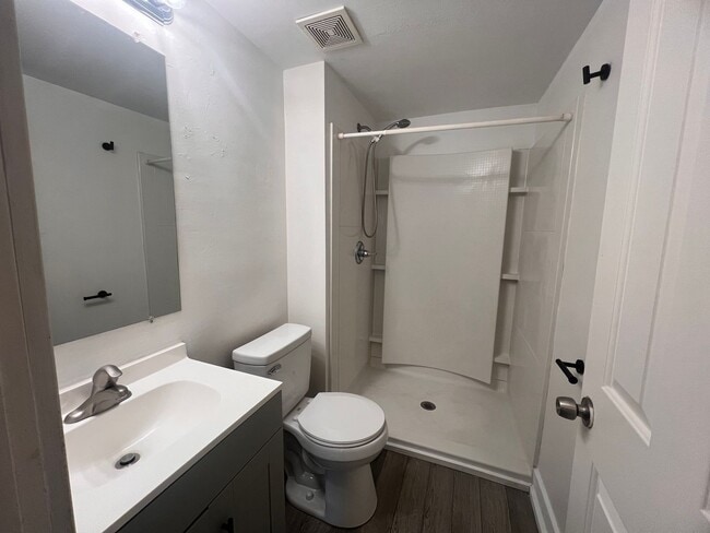 Building Photo - 845 Capen St NE