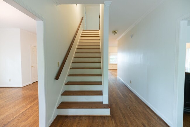 Building Photo - Spacious 3100 sq ft 3 bedroom 2.5 bath home on over 1.5 acres in Oak Ridge NC w/2 car garage