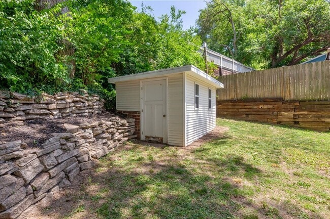 Building Photo - Spacious 4 Bedroom Home for Rent in Council Bluffs