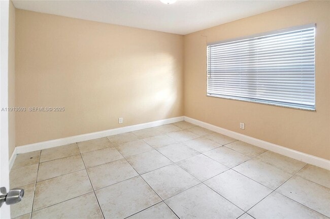 Building Photo - 5975 NW 25th Ct