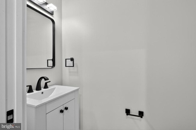 Building Photo - 2138 E Albert St