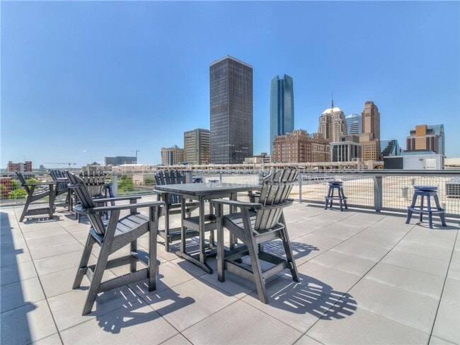 Building Photo - 1 NE 2nd St