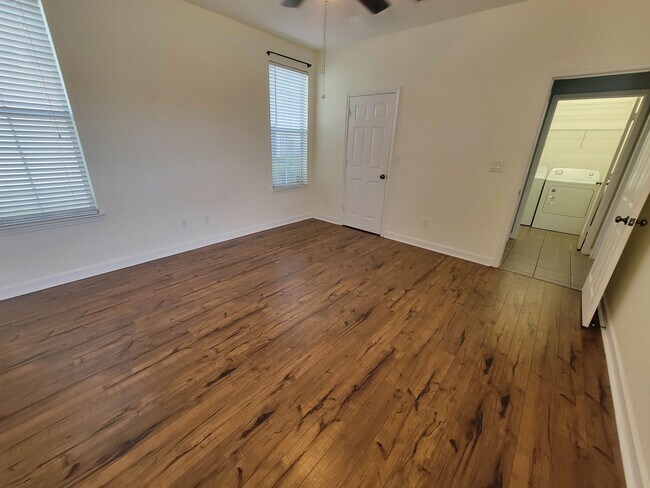 Building Photo - 3304 Calumet Dr