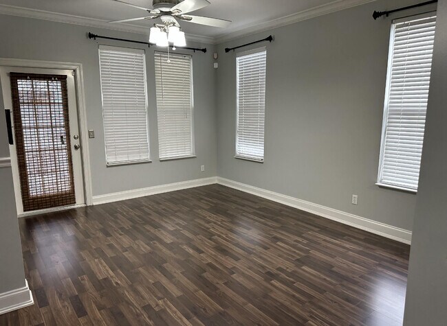 Building Photo - 4316 Summercrest Blvd