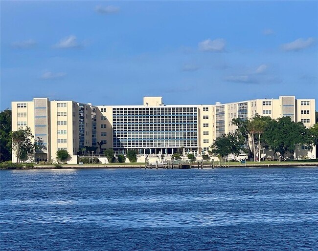 Building Photo - 1224 S Peninsula Dr