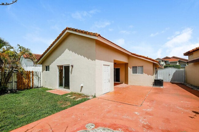 Building Photo - 1906 SW 123rd Ave