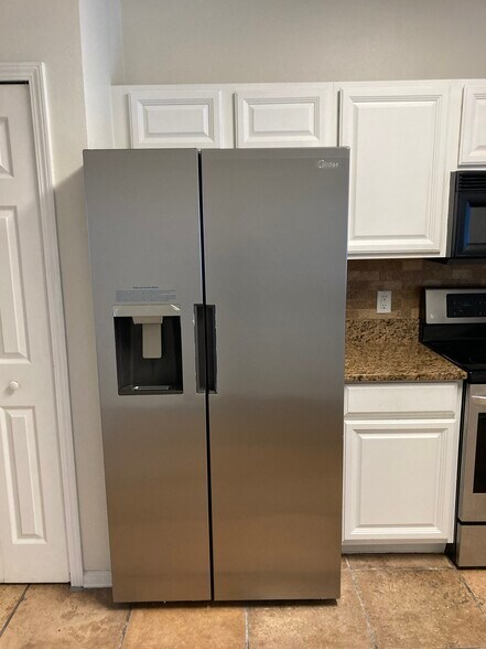 Building Photo - 421 Scrub Jay Dr