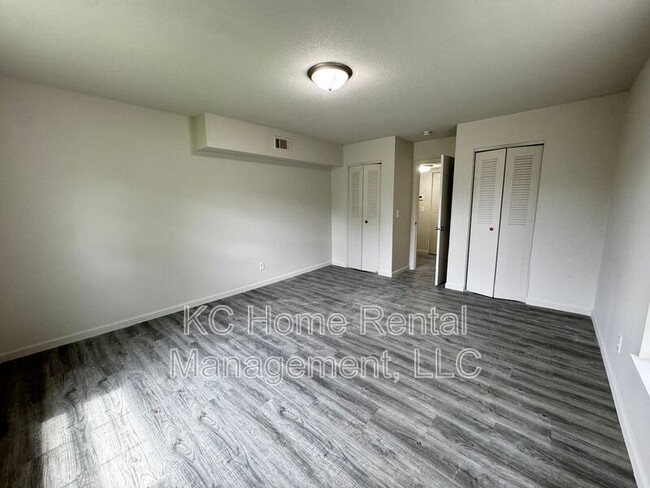 Building Photo - 8620 Countryshire Ln
