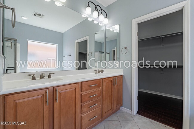 Building Photo - 1254 W Versilia Dr