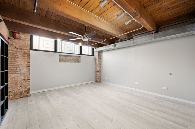 Building Photo - 701 W Jackson Blvd