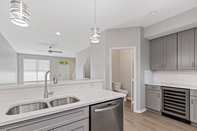 Building Photo - 801 S Front St