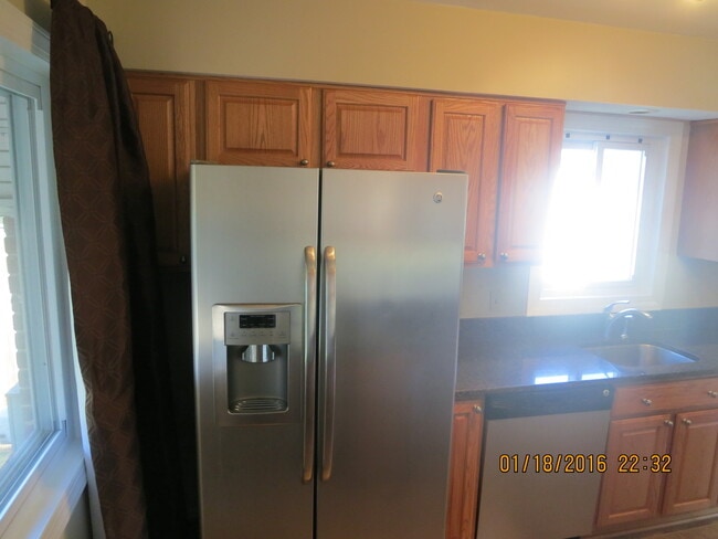 Building Photo - 3br Bethesda Rental