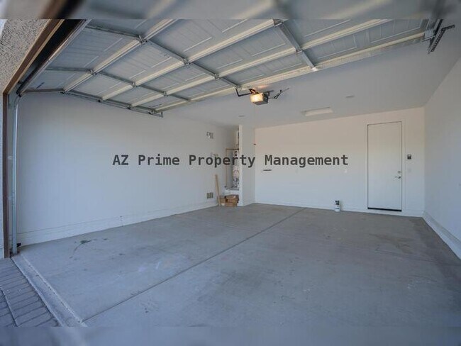 Building Photo - 17317 W Running Deer Trl