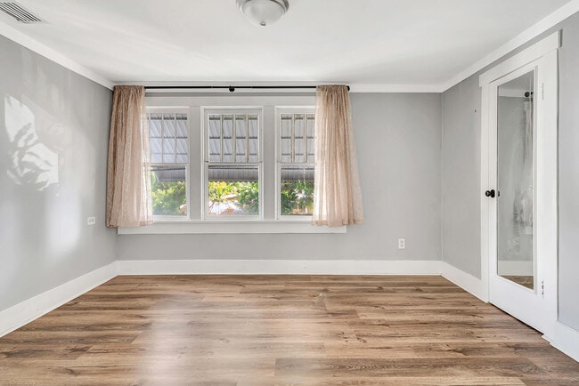 Building Photo - 515 46th St