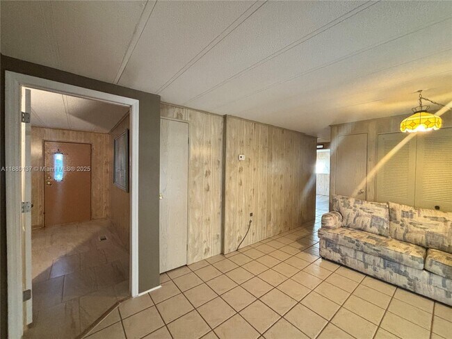 Building Photo - 3930 Country Pl
