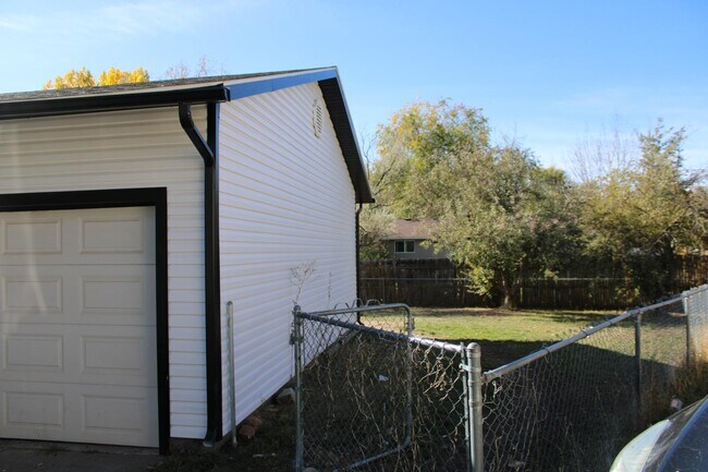 Building Photo - 575 Crimson Dr