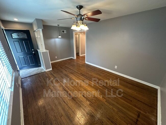 Building Photo - 619 W 85th St