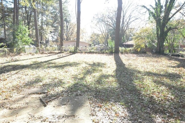 Building Photo - 2720 Green Oaks Dr