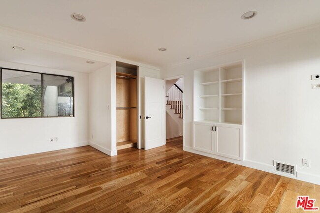 Building Photo - 1355 Bobolink Pl
