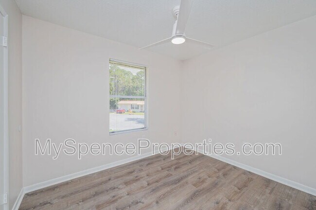 Building Photo - 126 Camellia Pl
