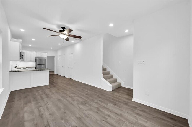 Building Photo - 16693 Meadowcroft St