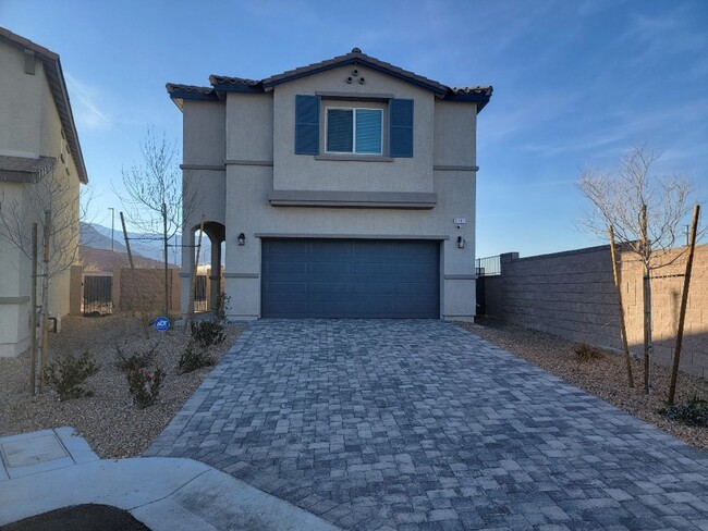 Building Photo - GORGEOUS HOME WITH TONS OF UPGRADES*NEW BU...